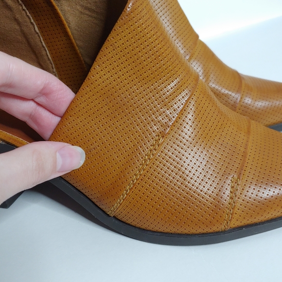 Dolce by Mojo Moxy Tan Orange Ankle Booties Size 8.5 - Picture 8 of 11